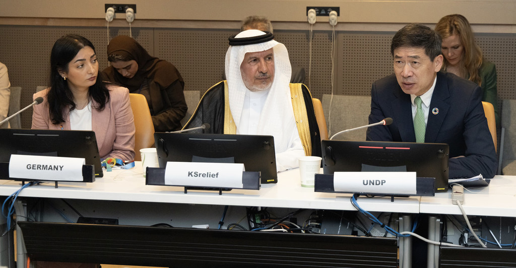 على هامش الدورة الثمانين للجمعية العامة للأمم المتحدة، اجتمعت مجموعة من القادة العالمين العاملين في قطاعات العمل الإنساني والتنموي وبناء السلام على رسالة واحدة واضحة: في عالم تتصاعد فيه الاحتياجات الإنسانية والأزمات على نحو قياسي، يصبح تعزيز العمل المتعدد الأطراف العمل على التنسيق والتكامل ما بين التدخلات الإنسانية والتنموية وجهود حفظ السلام هو وحده القادر على تحقيق التعافي وتعزيز القدرة على مواجهة الأزمات وإرساء السلام على نحو مستدام.